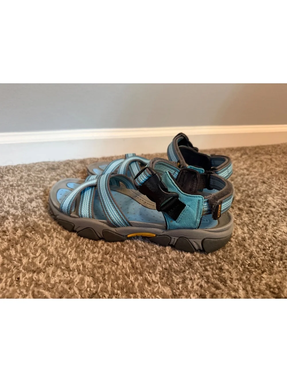 Keen adjustable buckle